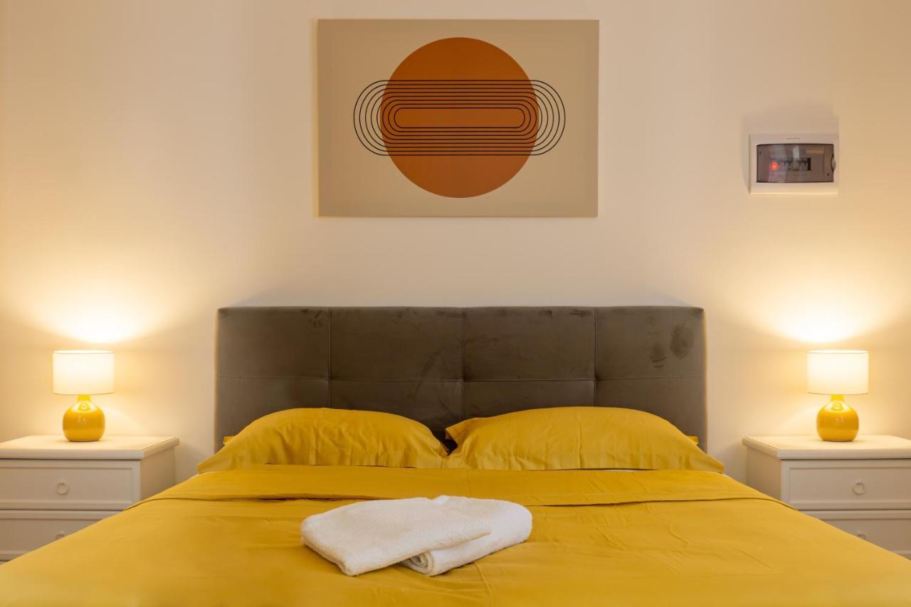 Mi Tu Apartments Catania Bagian luar foto