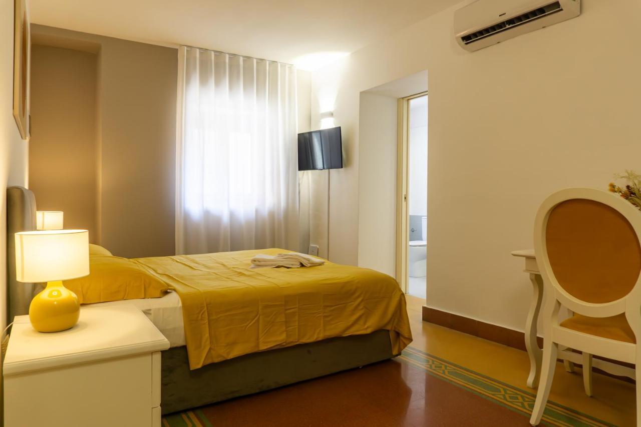 Mi Tu Apartments Catania Bagian luar foto