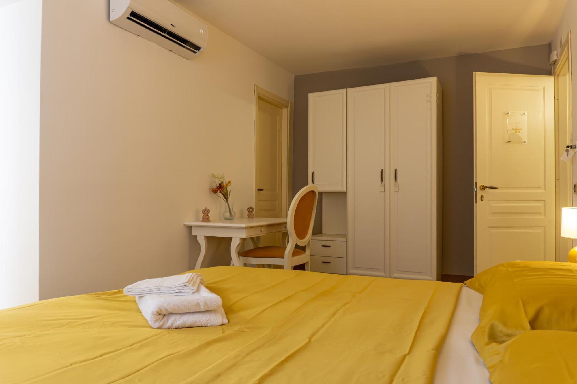 Mi Tu Apartments Catania Bagian luar foto